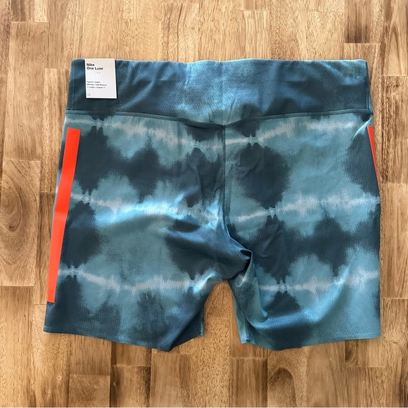 Nike One Luxe Womens 7" Mid-Rise Training Bike Shorts Plus Size 2X DQ4141 058 - Picture 6 of 6